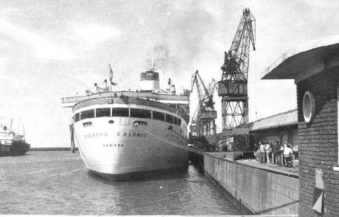 El Cristoforo Colombo en el puerto de Buenos Aires - Octubre de 1976